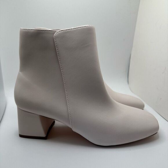 CUSHIONAIRE Women's Nexus dress heel boot +Memory Foam 9 WHITE - Picture 1 of 7